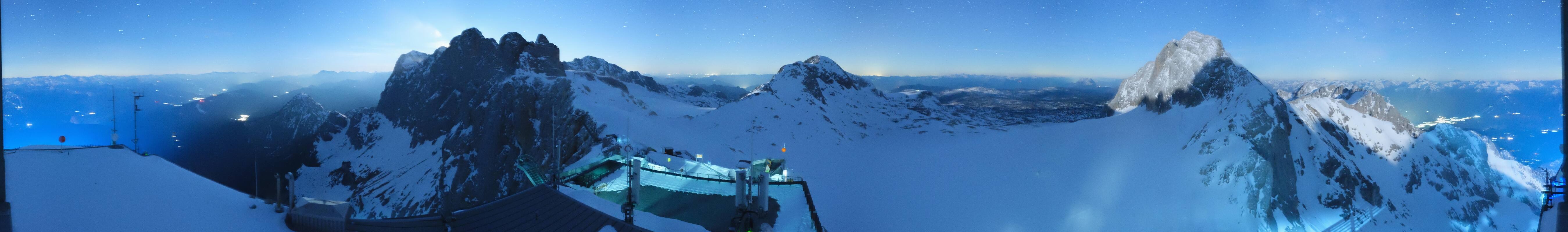 Archived image Panoramic webcam view at the Dachstein Glacier