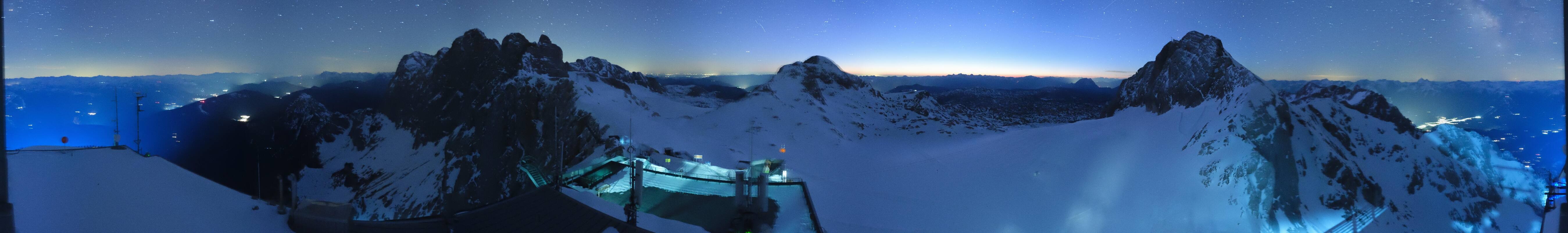 Archived image Panoramic webcam view at the Dachstein Glacier