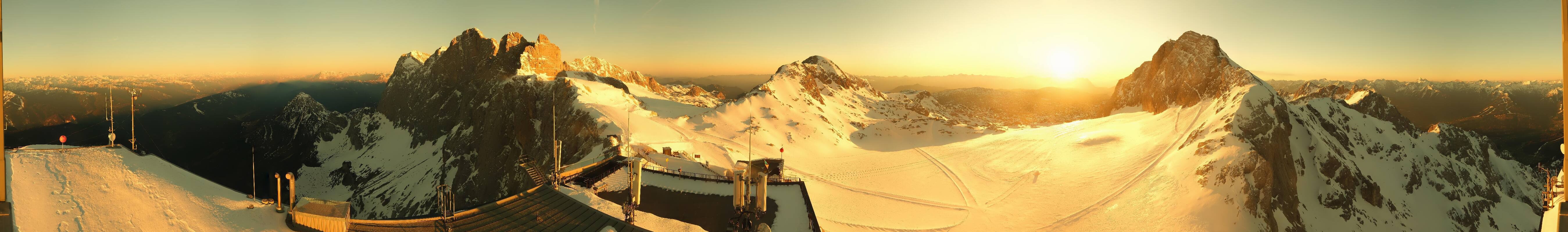 Archived image Panoramic webcam view at the Dachstein Glacier