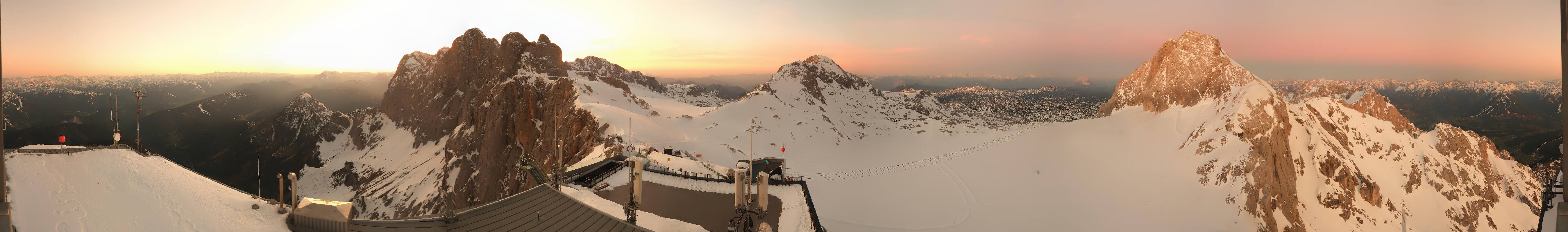 Archived image Panoramic webcam view at the Dachstein Glacier