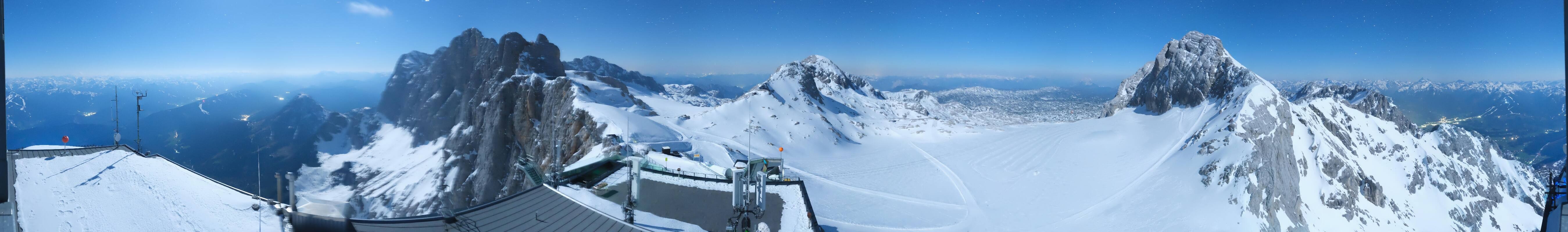 Archived image Panoramic webcam view at the Dachstein Glacier
