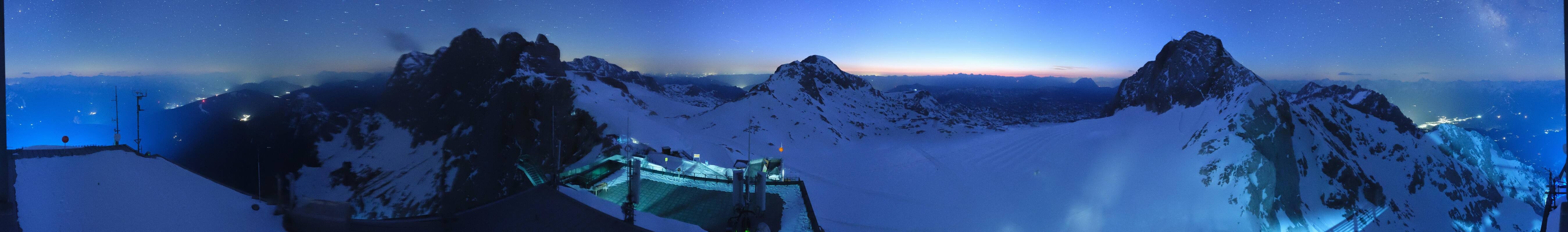 Archived image Panoramic webcam view at the Dachstein Glacier