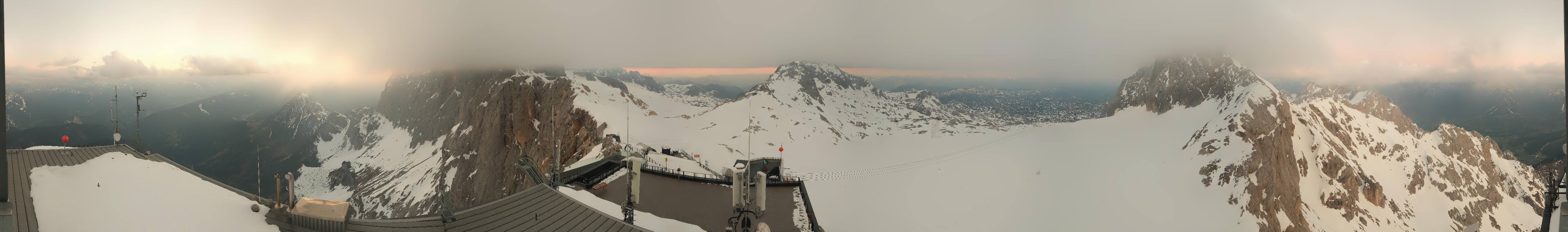 Archived image Panoramic webcam view at the Dachstein Glacier