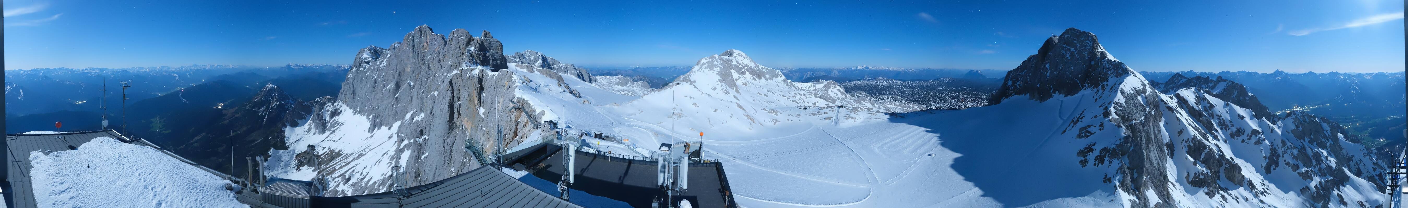Archived image Panoramic webcam view at the Dachstein Glacier