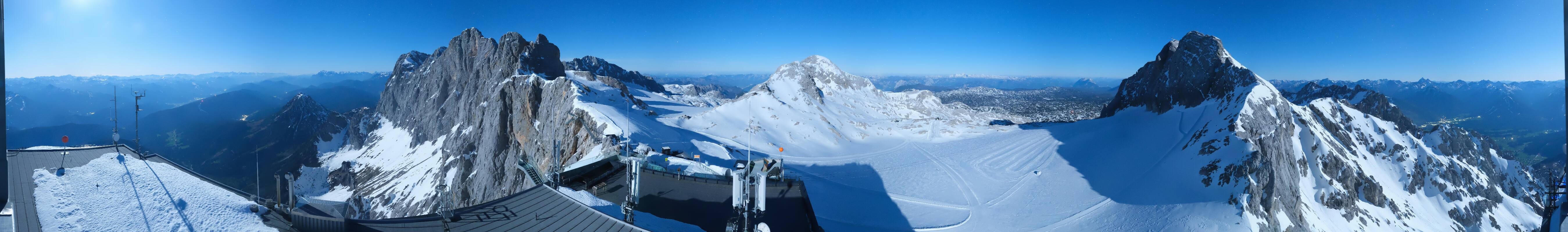 Archived image Panoramic webcam view at the Dachstein Glacier