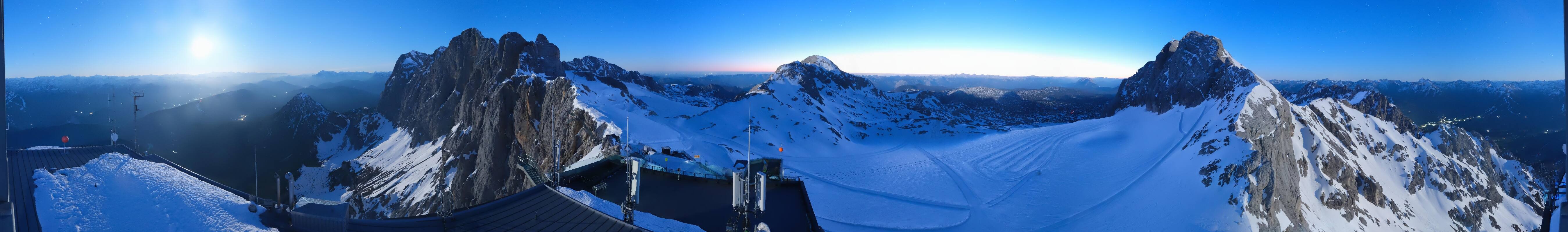 Archived image Panoramic webcam view at the Dachstein Glacier
