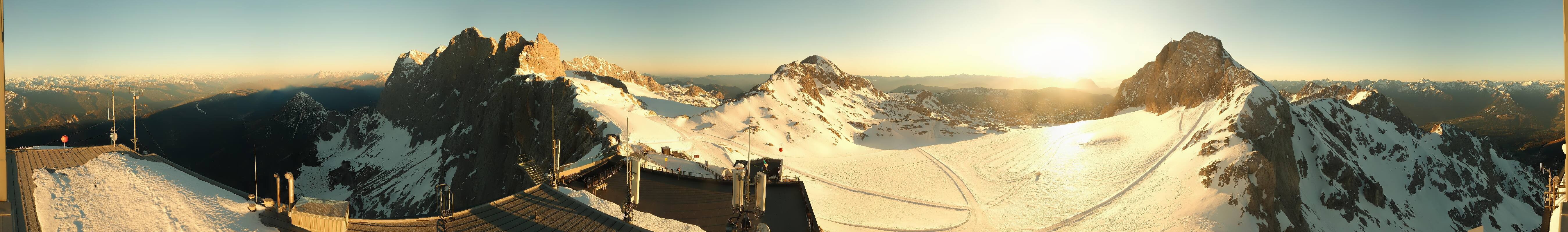 Archived image Panoramic webcam view at the Dachstein Glacier