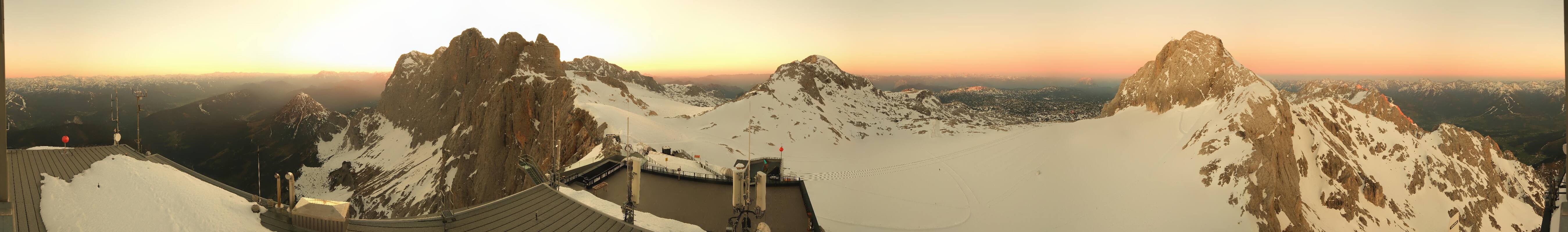 Archiv Foto Webcam Dachstein Gletscher: Panoramablick von der Bergstation
