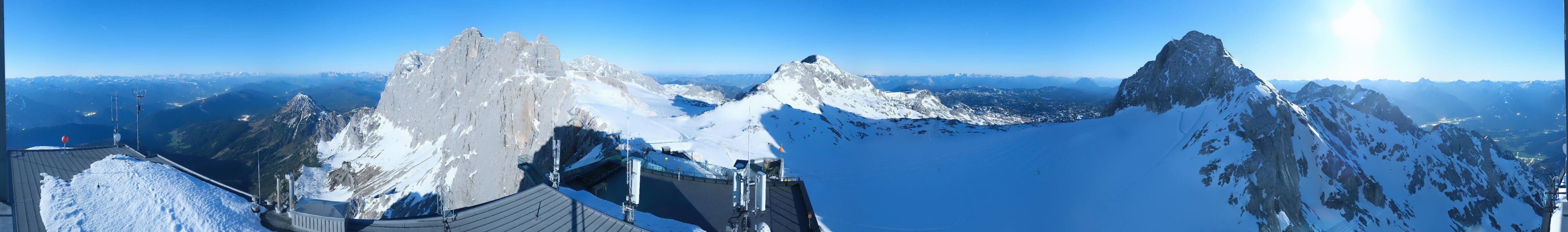 Archived image Panoramic webcam view at the Dachstein Glacier