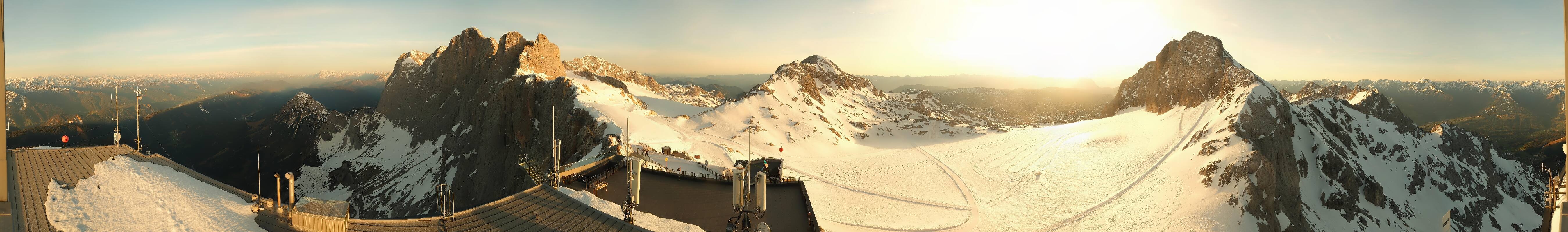Archiv Foto Webcam Dachstein Gletscher: Panoramablick von der Bergstation