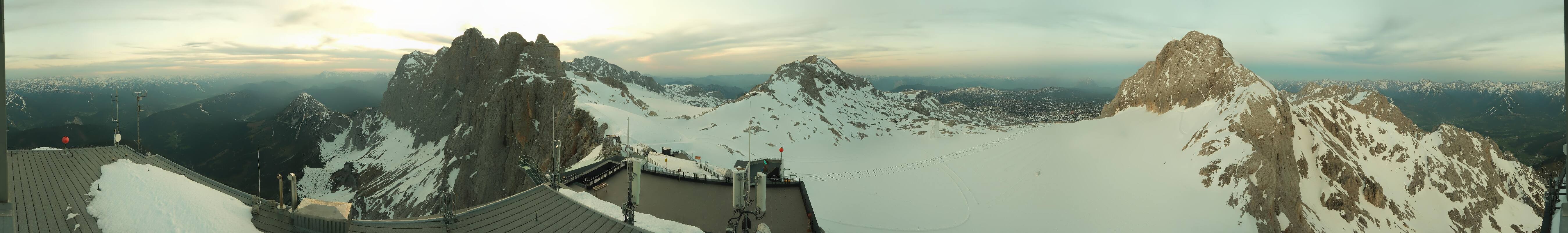 Archived image Panoramic webcam view at the Dachstein Glacier