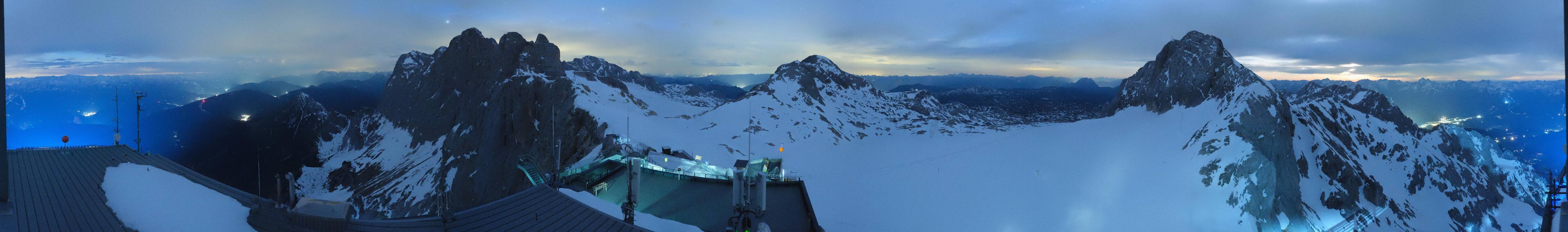 Archived image Panoramic webcam view at the Dachstein Glacier