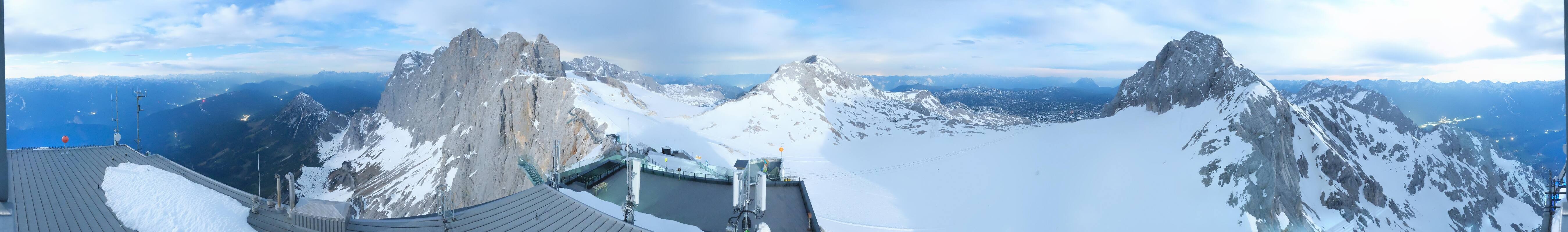 Archived image Panoramic webcam view at the Dachstein Glacier