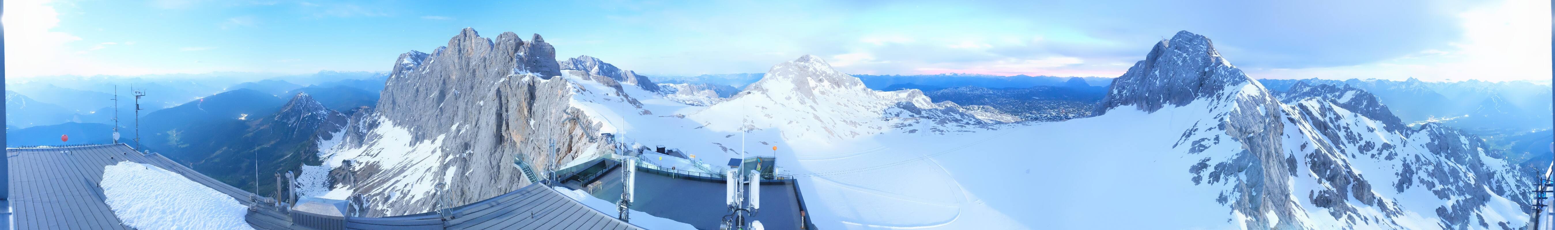 Archived image Panoramic webcam view at the Dachstein Glacier