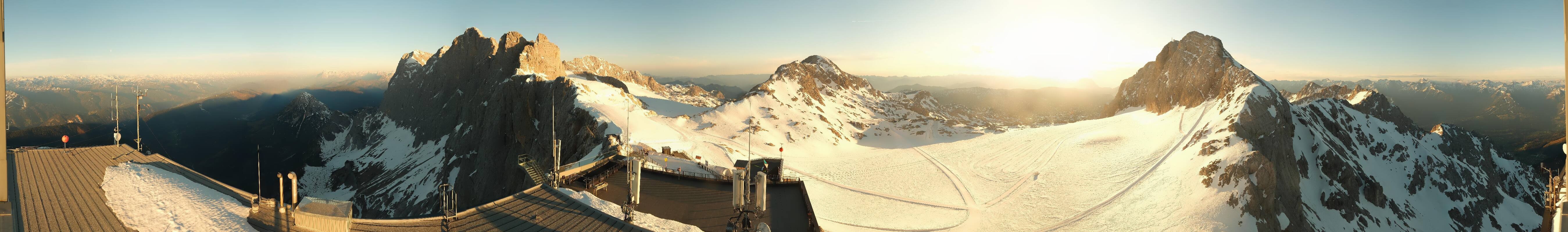 Archived image Panoramic webcam view at the Dachstein Glacier