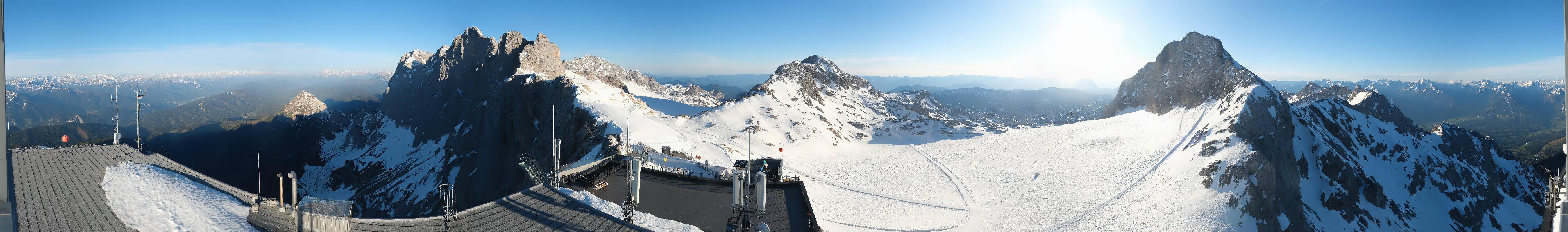 Archived image Panoramic webcam view at the Dachstein Glacier