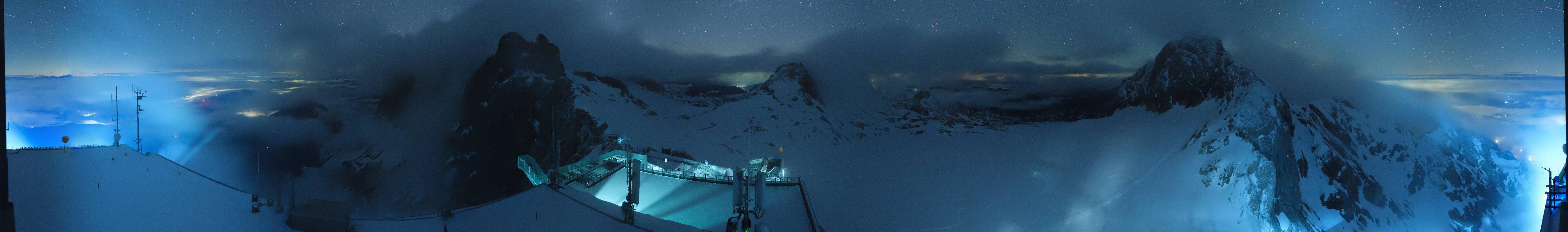 Archived image Panoramic webcam view at the Dachstein Glacier