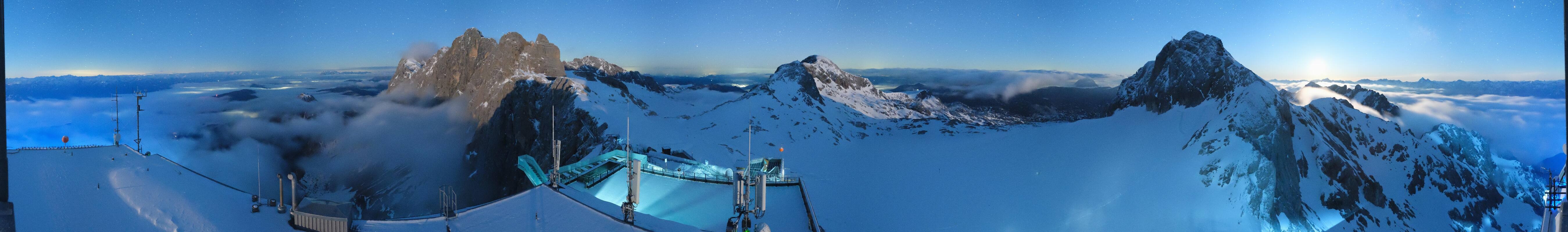 Archived image Panoramic webcam view at the Dachstein Glacier