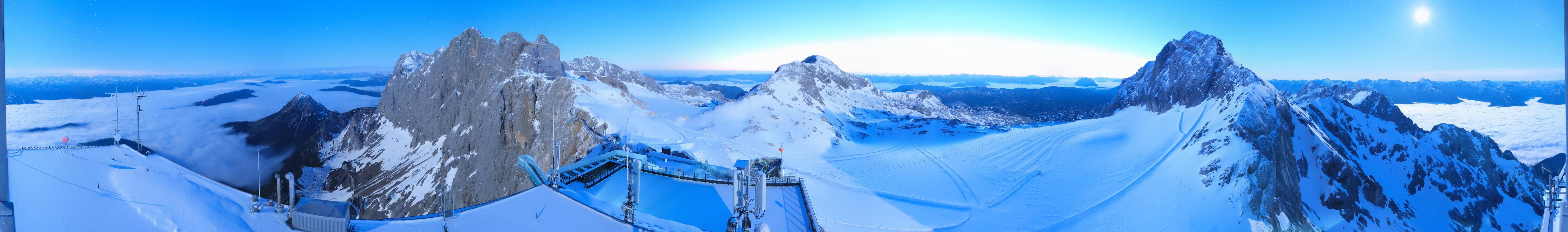 Archived image Panoramic webcam view at the Dachstein Glacier