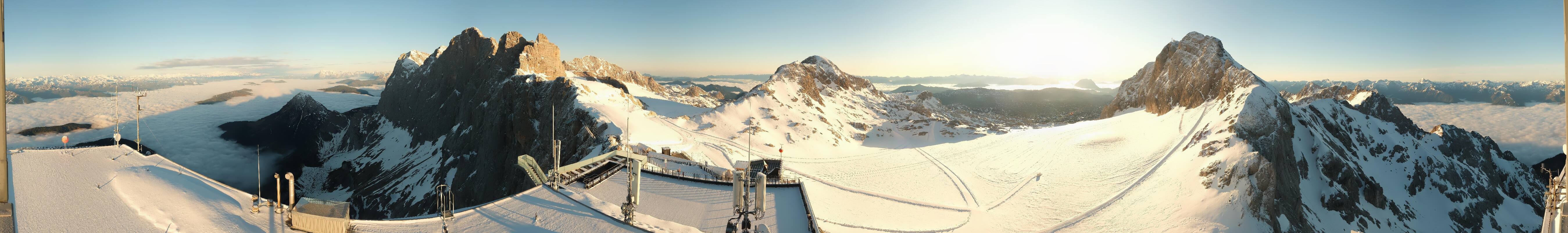 Archived image Panoramic webcam view at the Dachstein Glacier