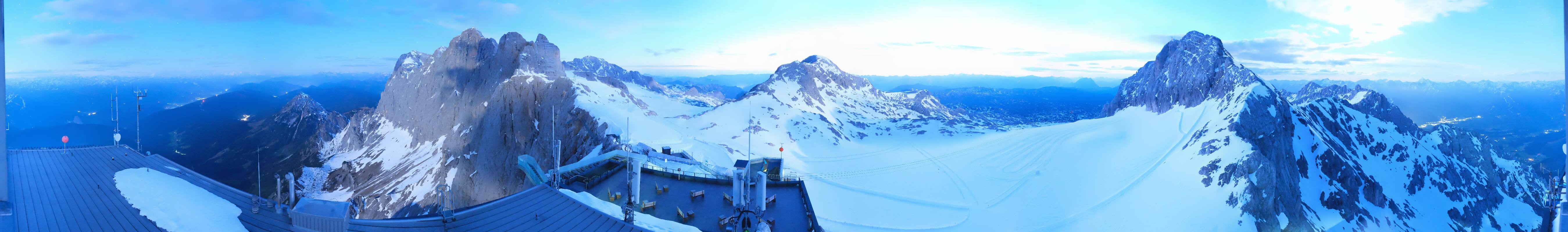 Archived image Panoramic webcam view at the Dachstein Glacier