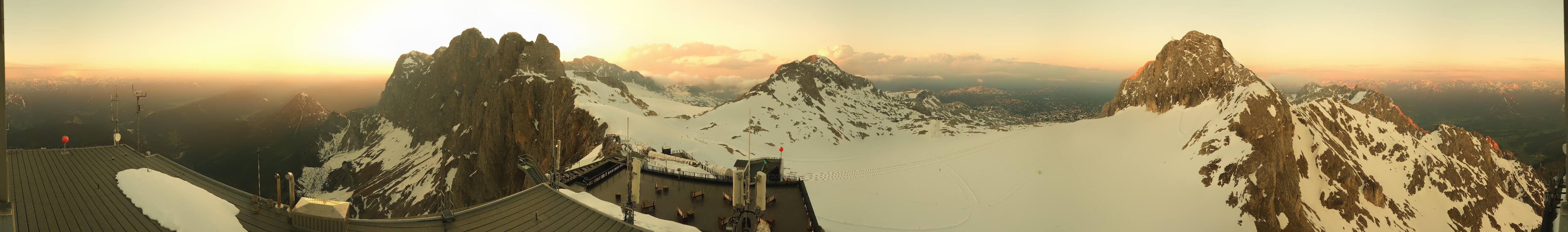 Archived image Panoramic webcam view at the Dachstein Glacier