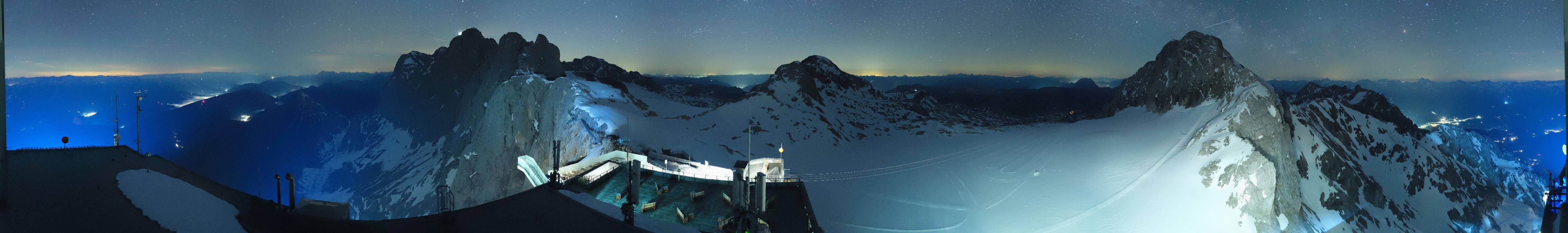 Archived image Panoramic webcam view at the Dachstein Glacier