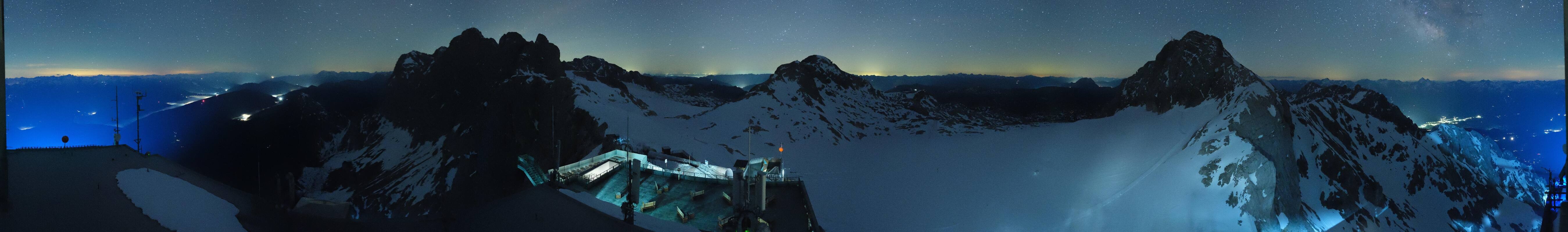 Archived image Panoramic webcam view at the Dachstein Glacier