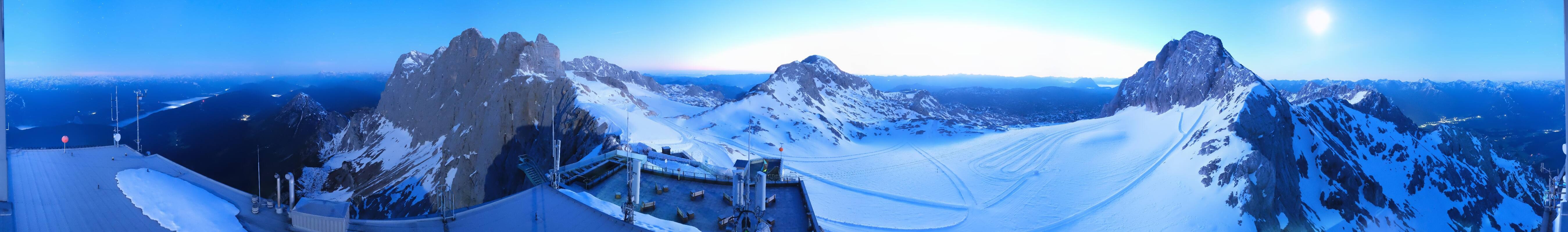 Archived image Panoramic webcam view at the Dachstein Glacier