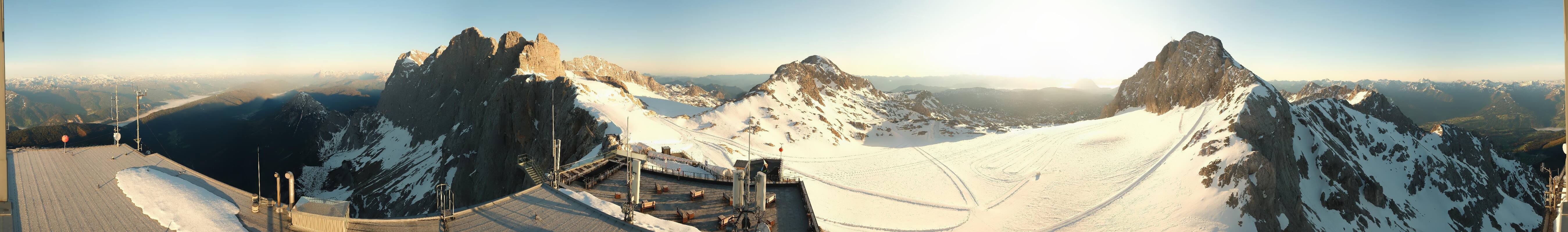 Archived image Panoramic webcam view at the Dachstein Glacier