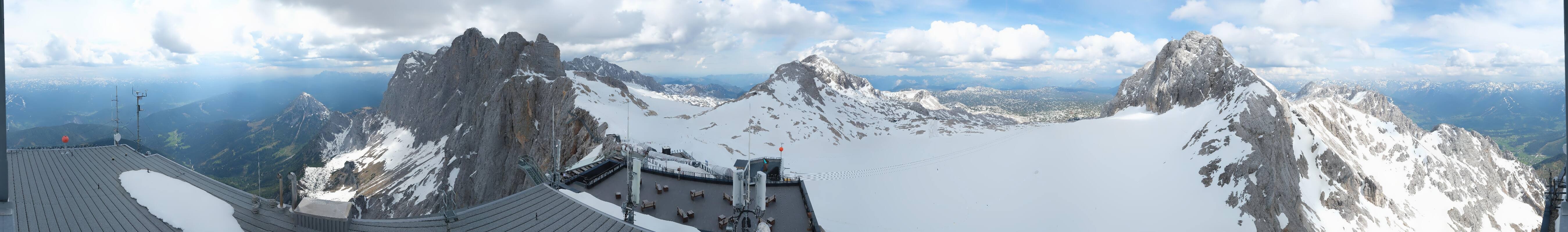 Archived image Panoramic webcam view at the Dachstein Glacier