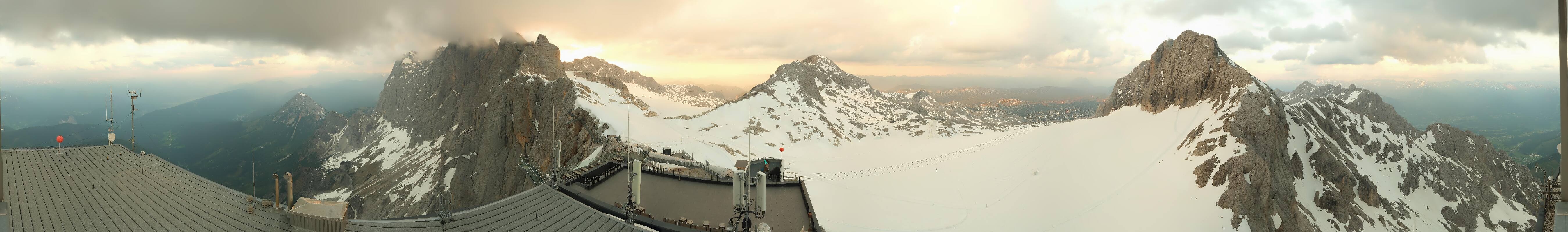 Archived image Panoramic webcam view at the Dachstein Glacier