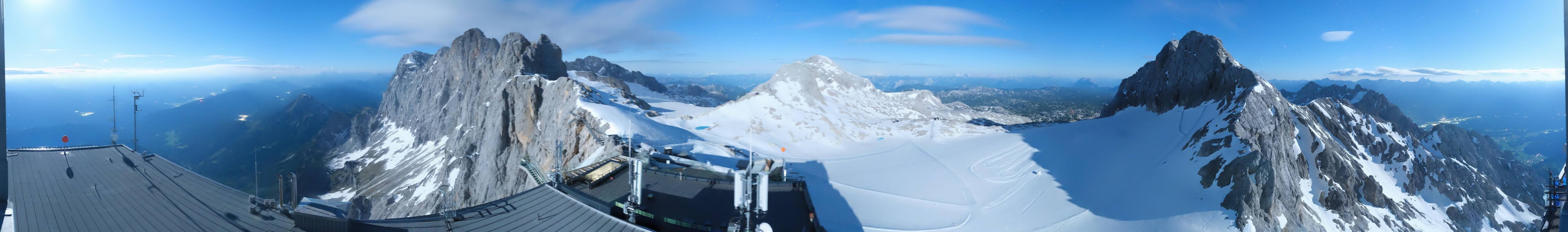 Archived image Panoramic webcam view at the Dachstein Glacier