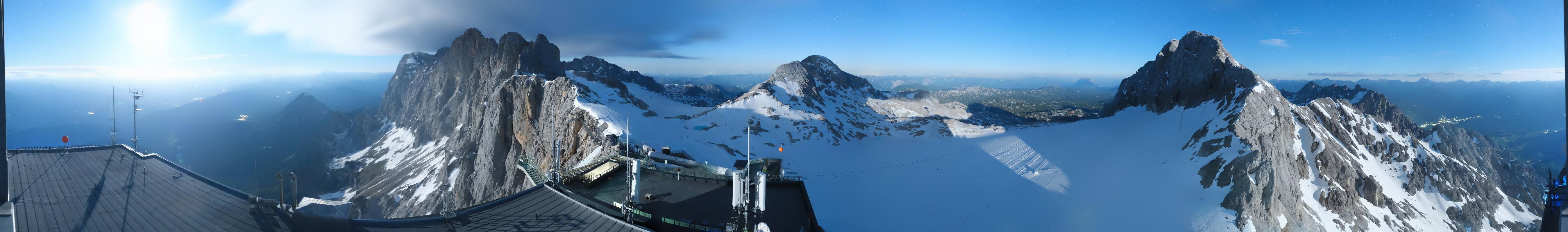 Archived image Panoramic webcam view at the Dachstein Glacier