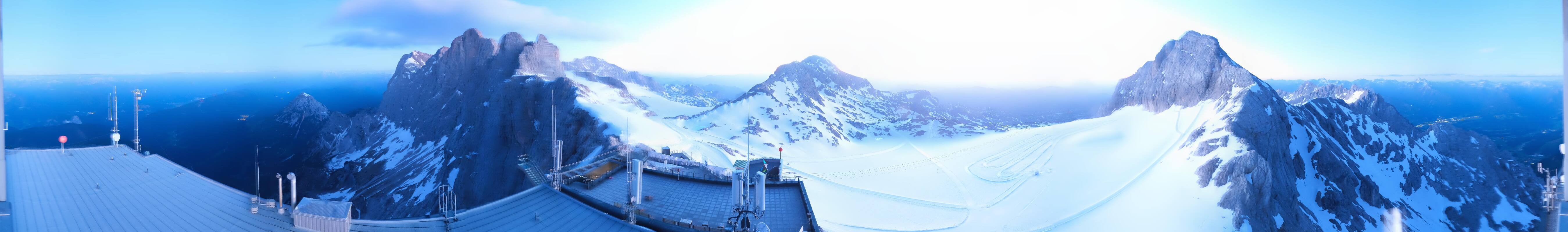 Archived image Panoramic webcam view at the Dachstein Glacier
