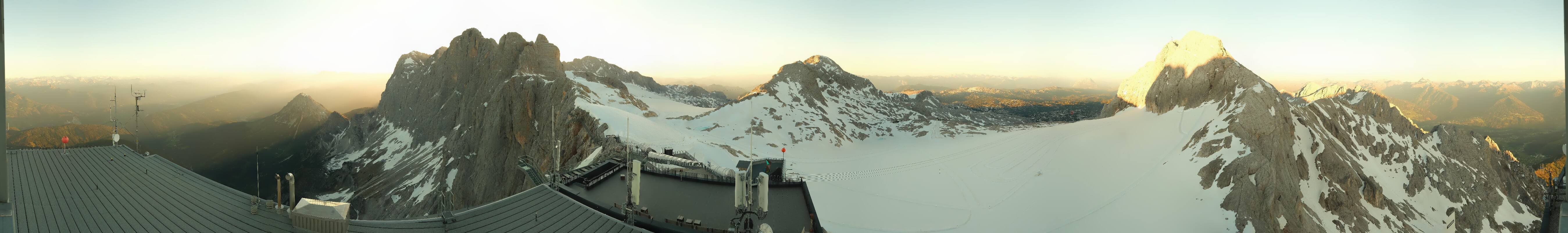 Archived image Panoramic webcam view at the Dachstein Glacier