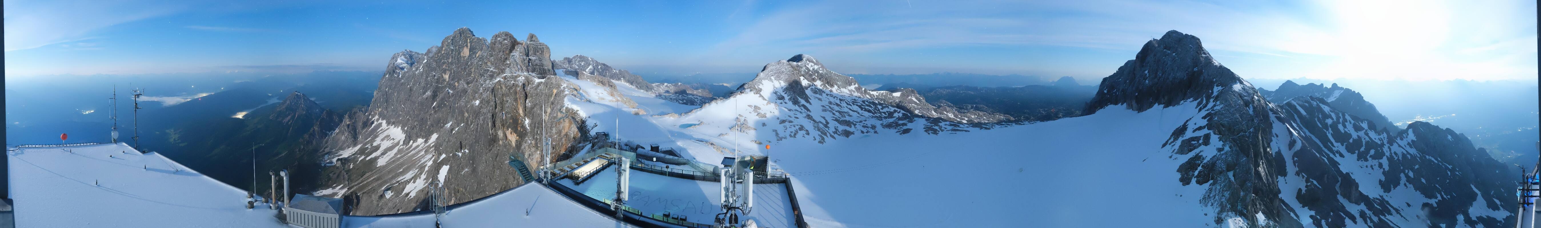 Archived image Panoramic webcam view at the Dachstein Glacier