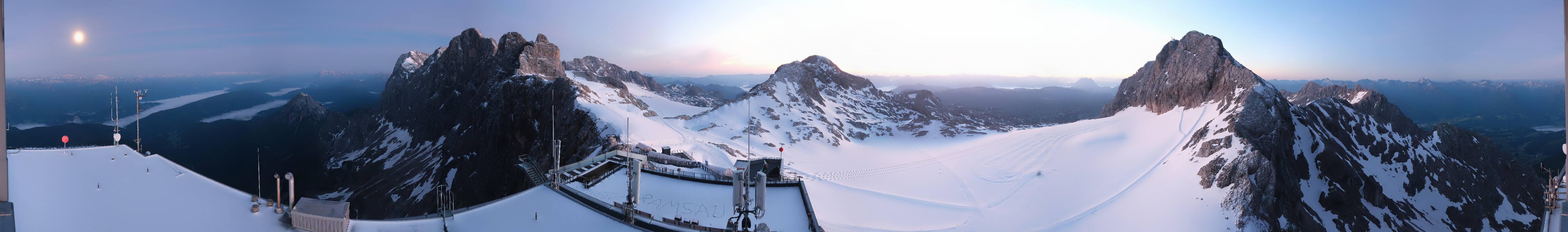 Archived image Panoramic webcam view at the Dachstein Glacier
