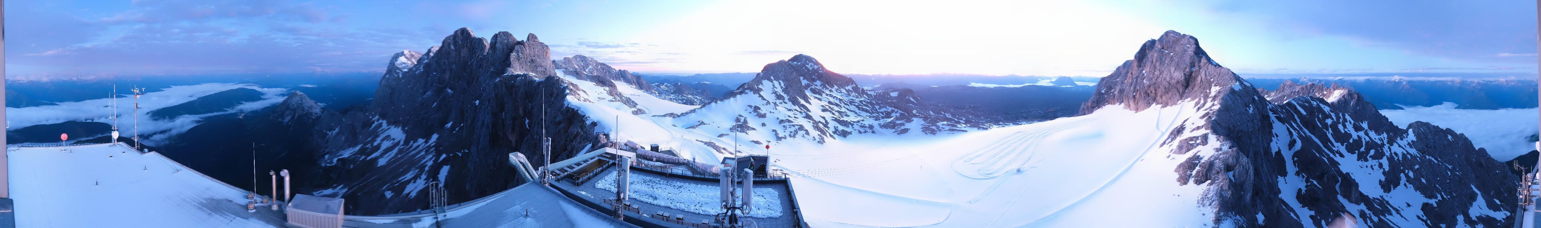 Archived image Panoramic webcam view at the Dachstein Glacier