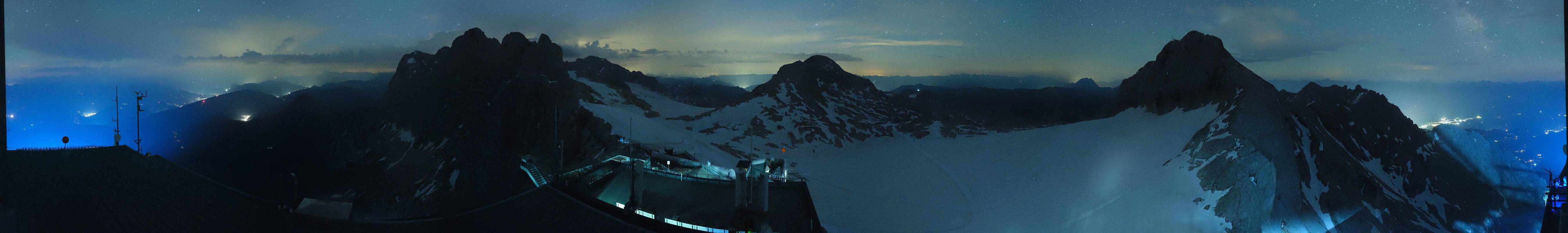 Archived image Panoramic webcam view at the Dachstein Glacier