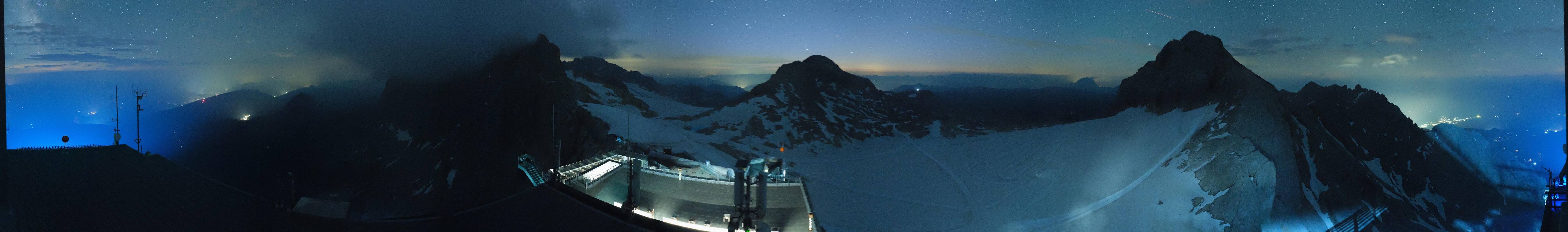 Archived image Panoramic webcam view at the Dachstein Glacier