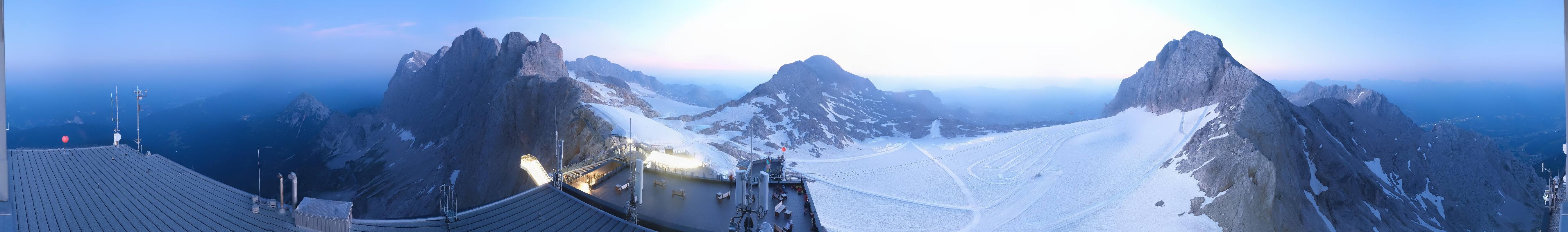 Archived image Panoramic webcam view at the Dachstein Glacier
