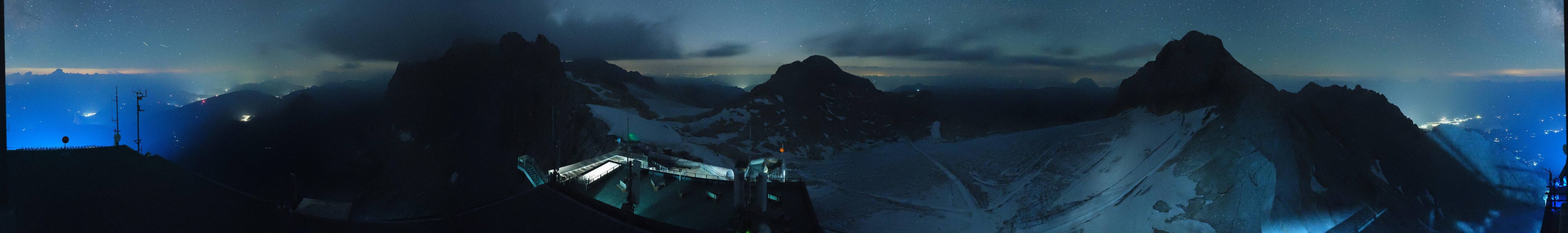Archived image Panoramic webcam view at the Dachstein Glacier