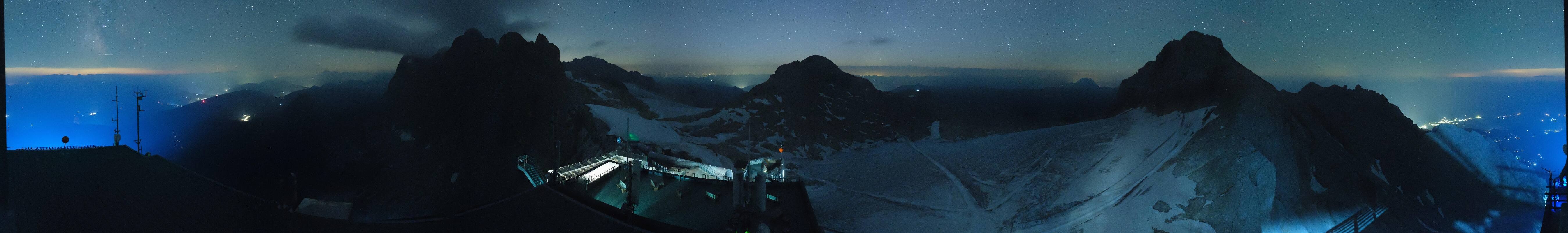 Archived image Panoramic webcam view at the Dachstein Glacier