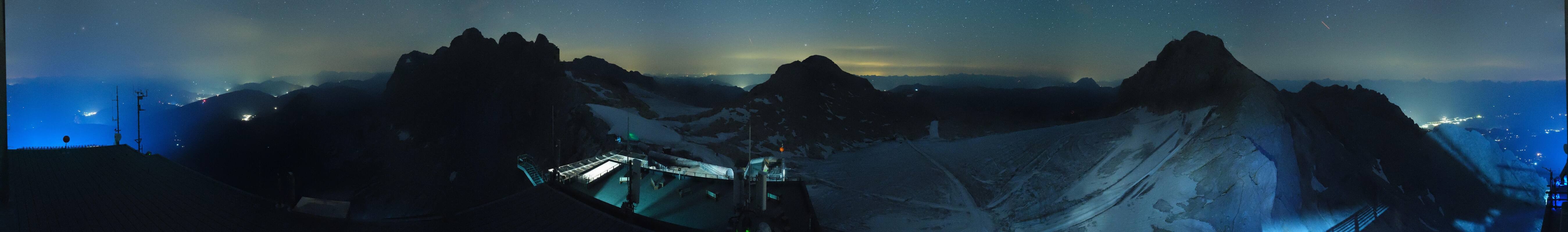 Archived image Panoramic webcam view at the Dachstein Glacier