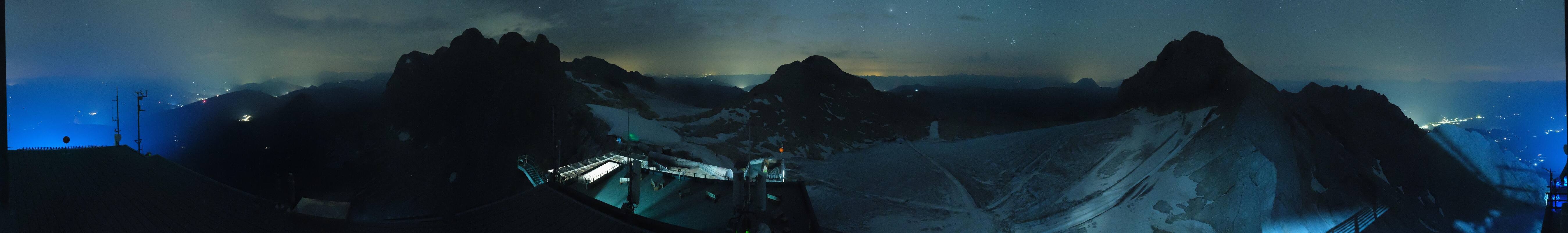 Archived image Panoramic webcam view at the Dachstein Glacier