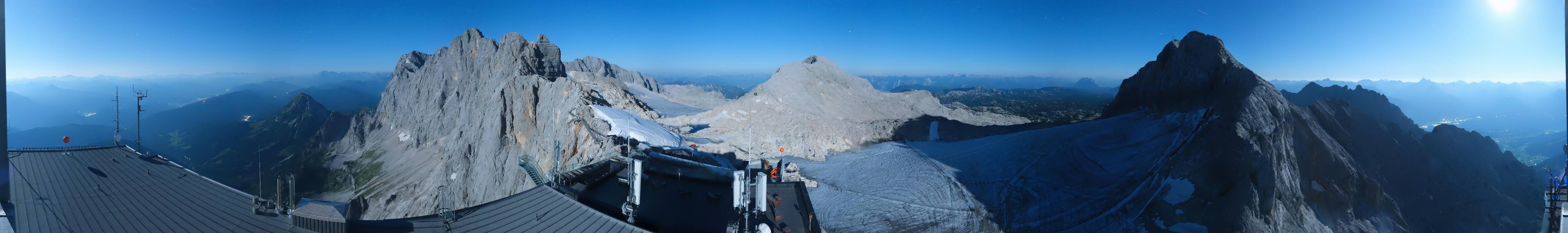 Archived image Panoramic webcam view at the Dachstein Glacier