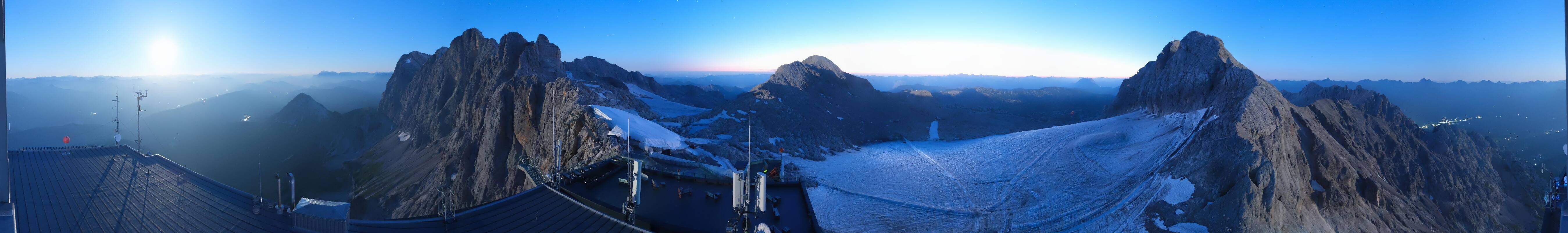 Archived image Panoramic webcam view at the Dachstein Glacier