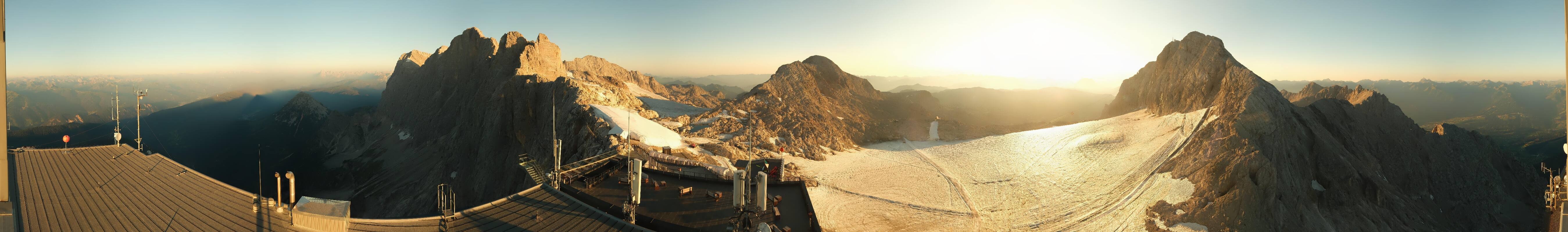 Archived image Panoramic webcam view at the Dachstein Glacier