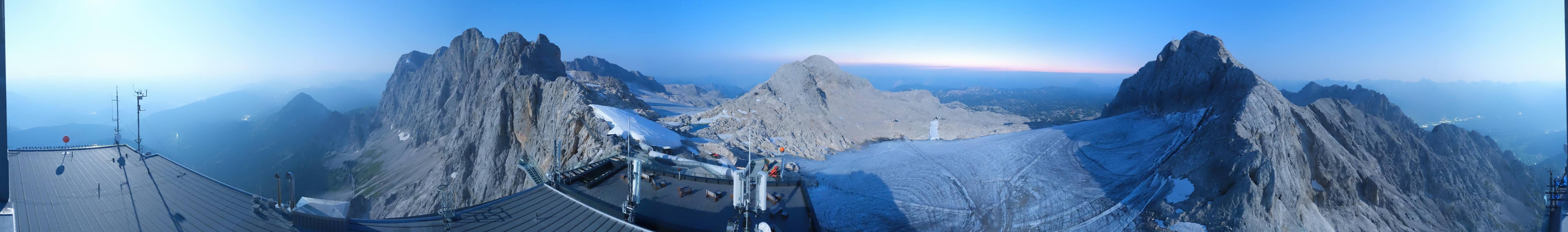 Archived image Panoramic webcam view at the Dachstein Glacier